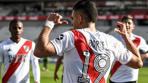 El festejo de Rafael Santos Borré en el 2-1.