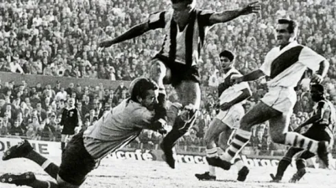 River en la final de la Copa Libertadores de 1966 ante Peñarol.