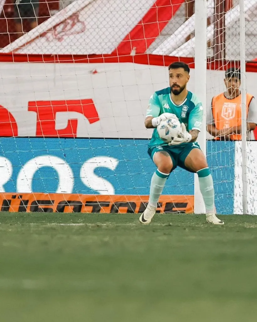 Hernán Galíndez con la camiseta de Huracán. (Foto: Instagram).