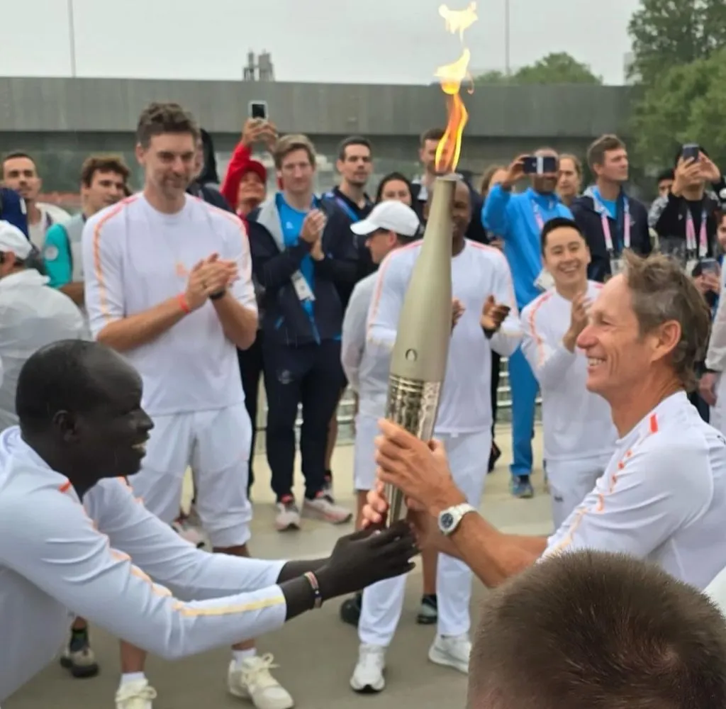 Santiago Lange fue uno de los portadores de la antorcha olímpica este viernes.