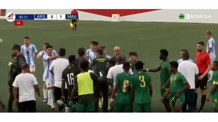 El escándalo en el cierre del Argentina vs. Mauritania.