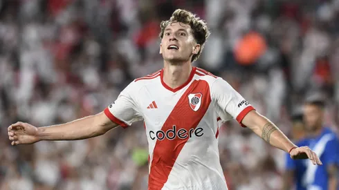 Facundo Colidio celebrando un gol en River.