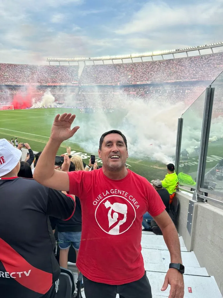 Trillo en el Monumental. (Foto: @DrCarlosTrillo).