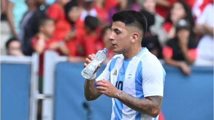 El ex Vélez recibió la 10 de Argentina en los Juegos Olímpicos.