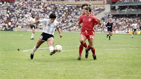 Jean-Marie Pfaff decidió subastar la camiseta que intercambió con Diego Maradona en la Semifinal de la Copa del Mundo de México 1986.
