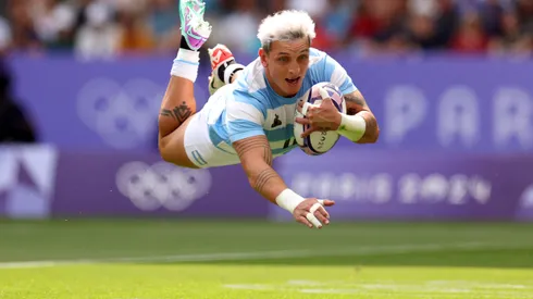 PARIS, FRANCE - JULY 24: Luciano Gonzalez #11 of Team Argentina scores a try during the Men's Rugby Sevens Pool B Group match between Argentina and Kenya on Day -2 of the Olympic Games Paris 2024 at Stade de France on July 24, 2024 in Paris, France. (Photo by Hannah Peters/Getty Images)