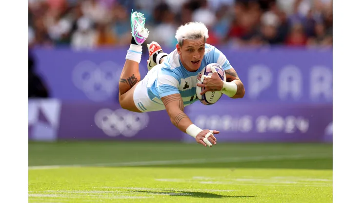 PARIS, FRANCE - JULY 24: Luciano Gonzalez #11 of Team Argentina scores a try during the Men's Rugby Sevens Pool B Group match between Argentina and Kenya on Day -2 of the Olympic Games Paris 2024 at Stade de France on July 24, 2024 in Paris, France. (Photo by Hannah Peters/Getty Images)