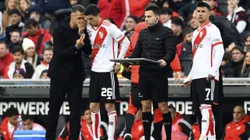 BUENOS AIRES, ARGENTINA - JULY 21: Martin Demichelis of River Plate gives instructions to Ignacio Fernandez of River Plate during a Liga Profesional 2024 match between River Plate and Lanus at Estadio Más Monumental Antonio Vespucio Liberti on July 21, 2024 in Buenos Aires, Argentina. (Photo by Rodrigo Valle/Getty Images)