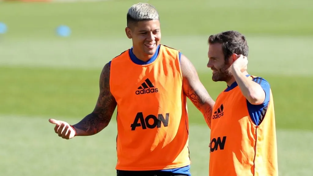 Juan Mata, junto a Marcos Rojo en una práctica de Manchester United (IMAGO / AAP).