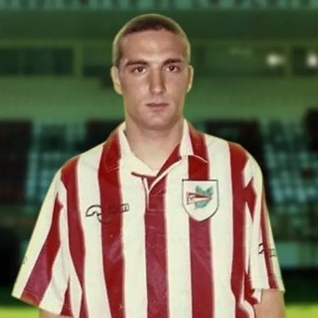 Lionel Scaloni jugó un año y medio en Estudiantes.