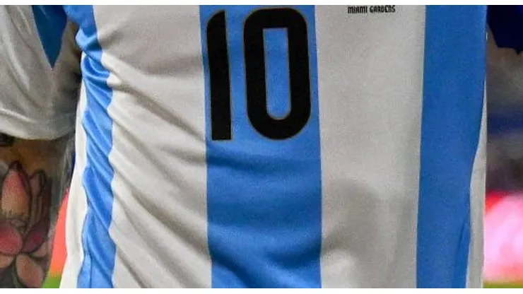 La Selección Argentina, en los Juegos Olímpicos de París 2024, utilizará una camiseta sin el escudo de la AFA.