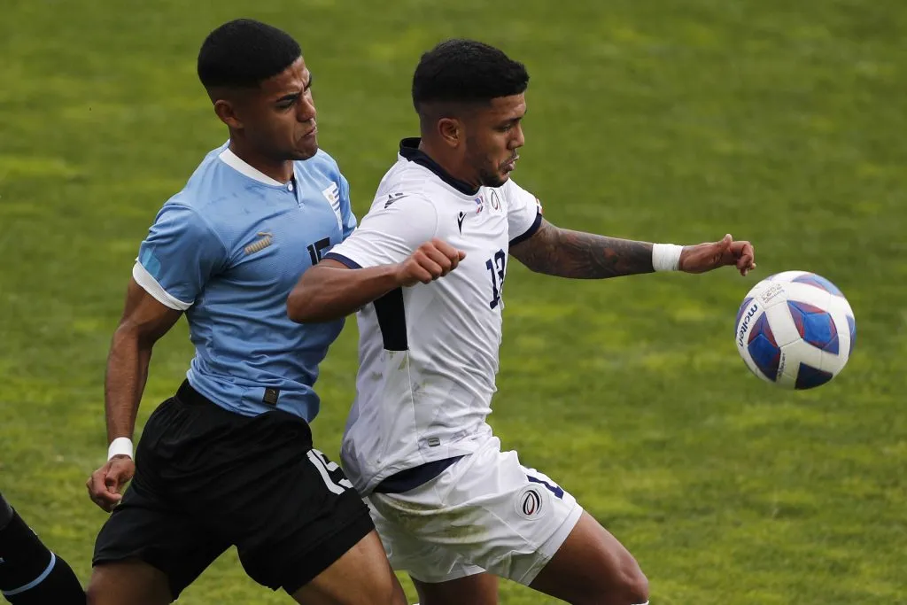 Michael Sambataro enfrentando a Uruguay. (Foto: IMAGO / Photosport).