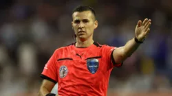 Dirigió a Argentina en la Copa América, fue investigado por estafa y será el árbitro de Boca ante Independiente del Valle