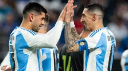 Cuti Romero, junto a Ángel Di María en la Selección Argentina.