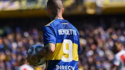 Darío Benedetto, con la 9 de Boca, que tendrá nuevo dueño.