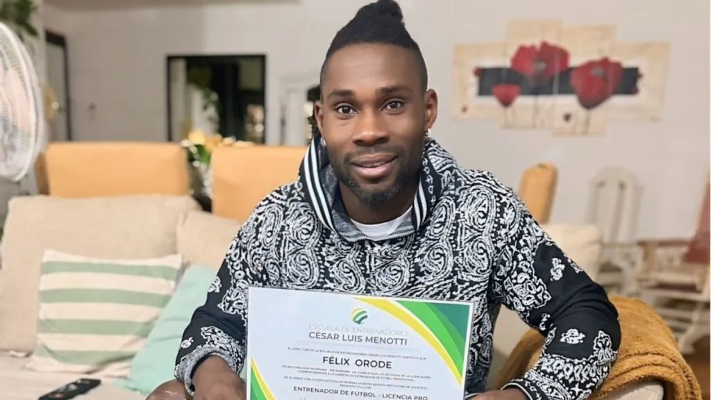Félix Orode se recibió de técnico (Instagram @felixorode).