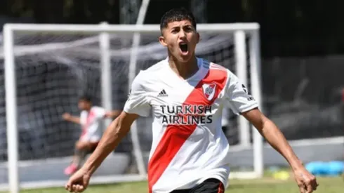 Lautaro Godoy con la camiseta de River.