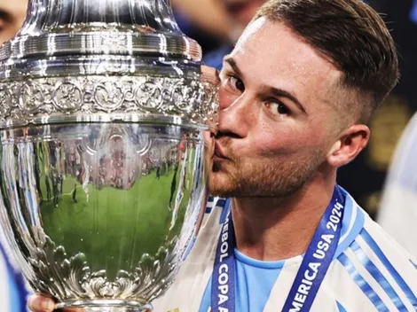 “Campeones”: la reacción del Liverpool al título de Alexis Mac Allister