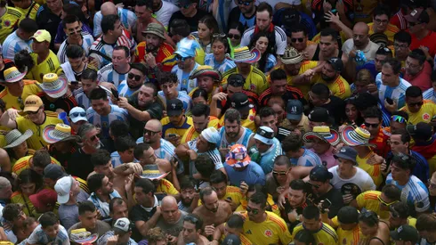 Los incidentes en el ingreso al estadio.