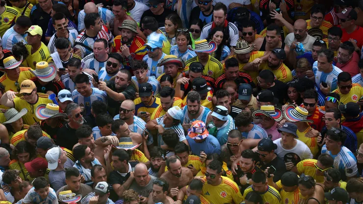 Los incidentes en el ingreso al estadio.