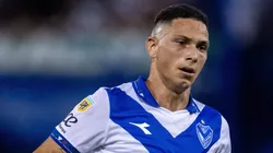 Abiel Osorio con la camiseta de Vélez.