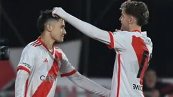 El abrazo entre Pablo Solari y Facundo Colidio, goleadores del amistoso.