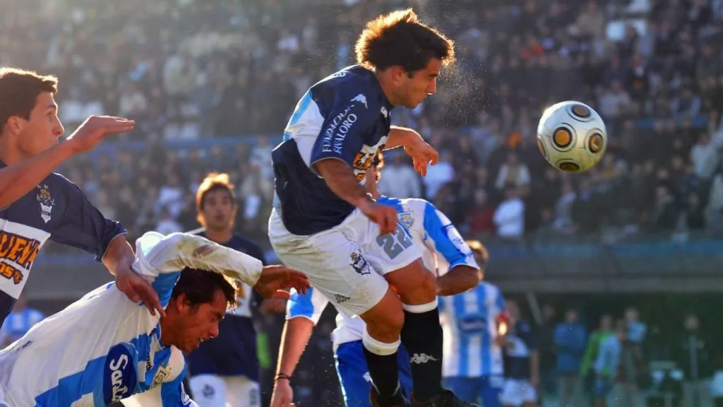 El épico cabezazo de Franco Niell (X @gimnasiaoficial).