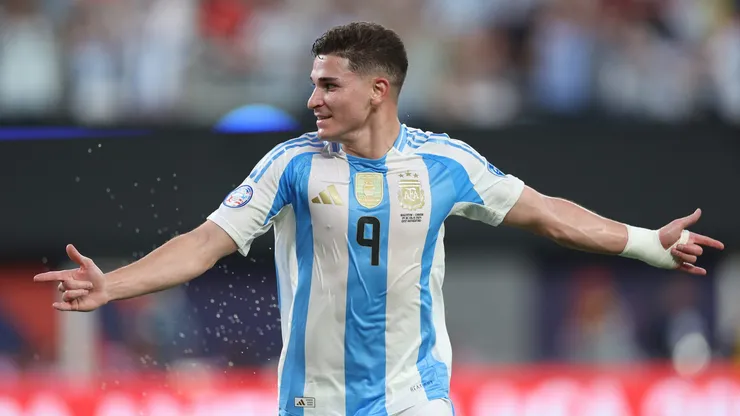 Julián Álvarez celebra su gol contra Canadá.