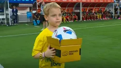Mirko ingresó al césped del MetLife Stadium.