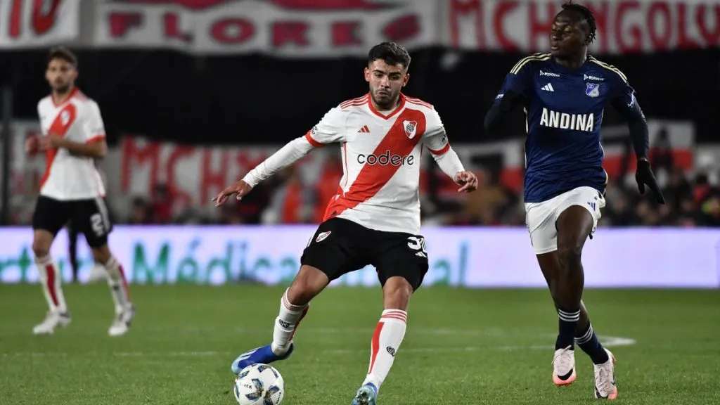 Santiago Simón podría salir del once.