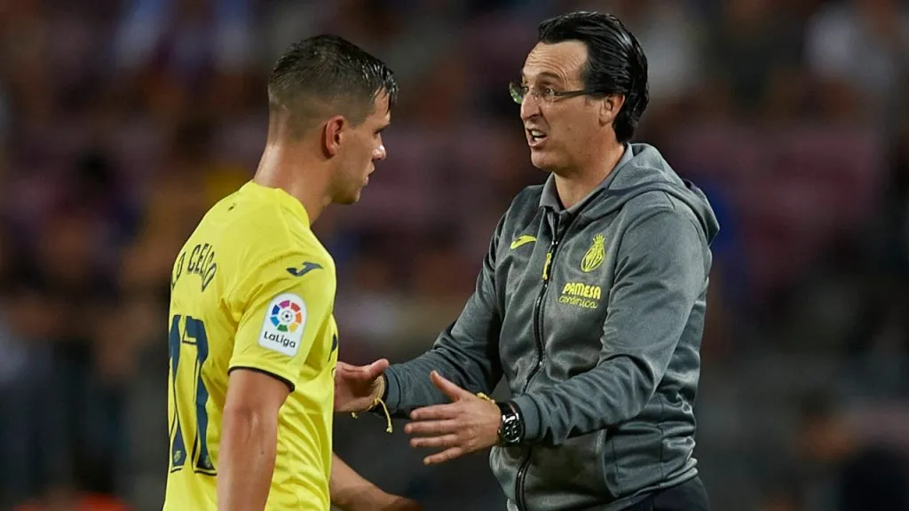 Lo Celso, junto a Emery, en un partido de Villarreal en 2022 (IMAGO / NurPhoto).