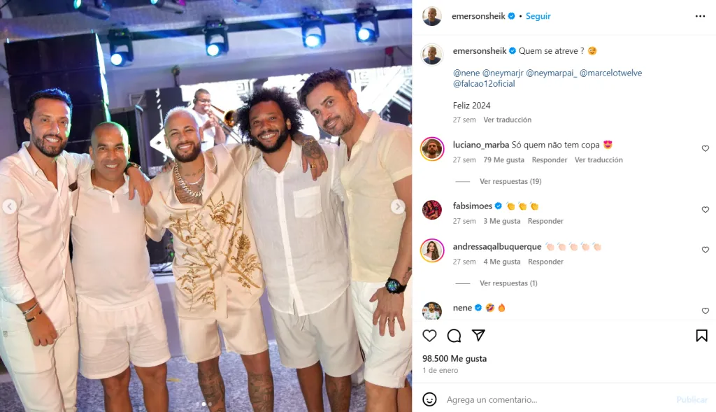 Emerson junto a Neymar y Marcelo recibiendo el 2024.