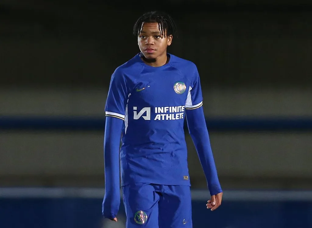 Rio Ngumoha con 15 años ya jugó incluso con el Sub21 de Chelsea.