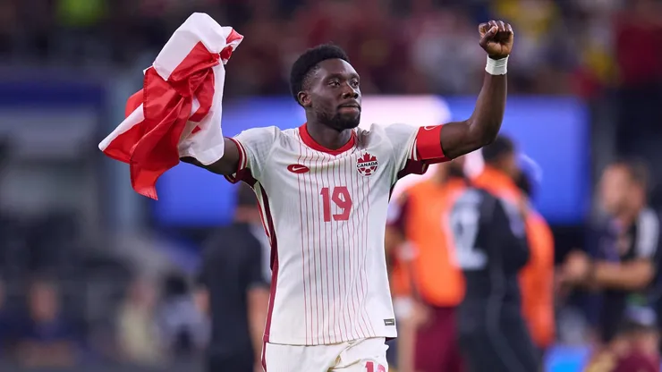 Alphonso Davies celebrando el triunfo sobre Venezuela.