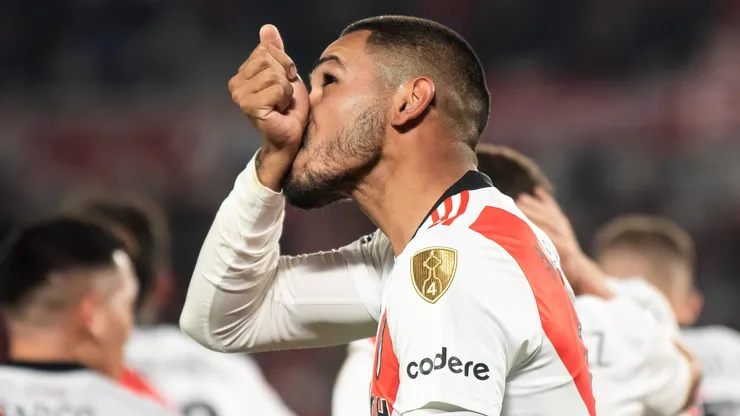 David Martínez festejando un gol en River.