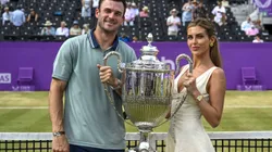 Tommy Paul y Paige Lorenze tras ganar el torneo de Queens (IMAGO)