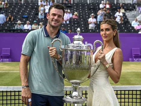 Lo descubrió Federer, venció a Nadal, su novia le gana en seguidores y va por el golpe ante Alcaraz en Wimbledon