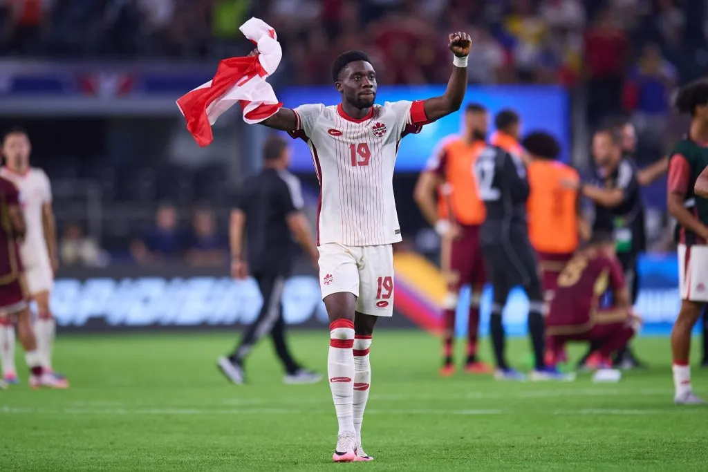 Alphonso Davies celebra el pase a semifinales. (Foto: IMAGO).
