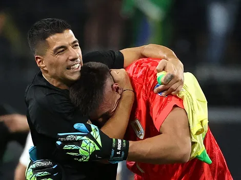 La chicana de Luis Suárez a un brasileño tras la clasificación de Uruguay