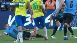 Nández fue expulsado por una dura infracción.