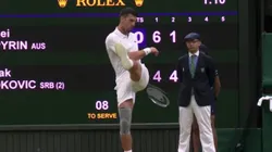 La reacción de Djokovic ante el festejo de la gente por el triunfo inglés.