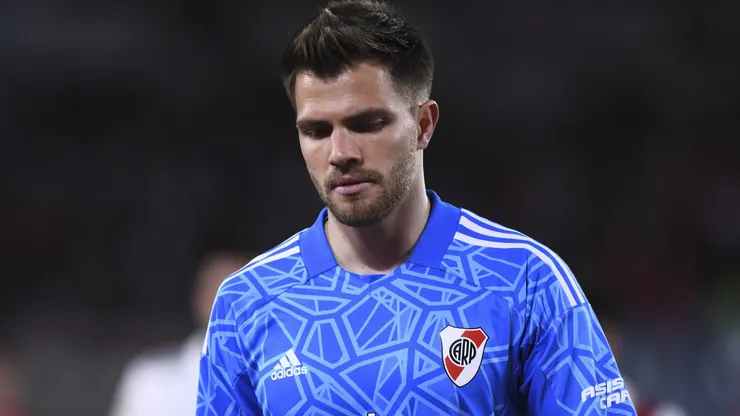 El arquero renovó su vínculo con River, pero sale a préstamo.