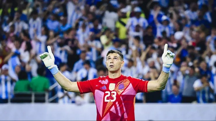 Dibu Martínez fue la figura de Argentina ante Ecuador.