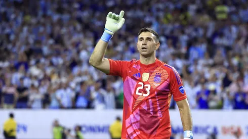 Dibu Martínez alcanzó un nuevo récord con la Selección Argentina: la reacción de Goycochea y de sus compañeros
