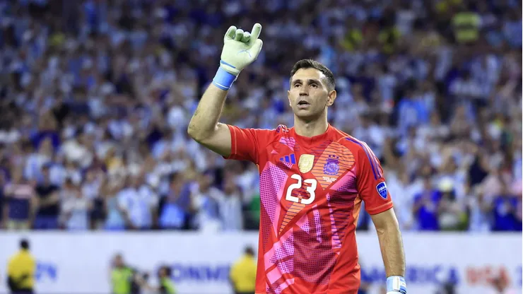 Dibu Martínez alcanzó un nuevo récord con la Selección Argentina: la reacción de Goycochea y de sus compañeros
