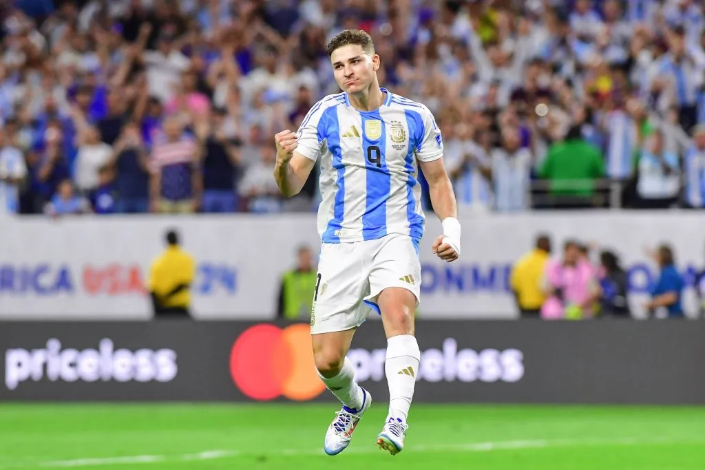 Julián celebra tras marcar su penal ante Ecuador. (Foto: IMAGO).