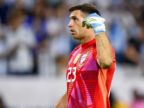 ESTO hizo Dibu Martínez apenas terminó la tanda de penales entre Argentina y Ecuador