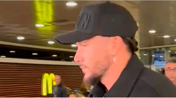 Jeremías Ledesma en Ezeiza.