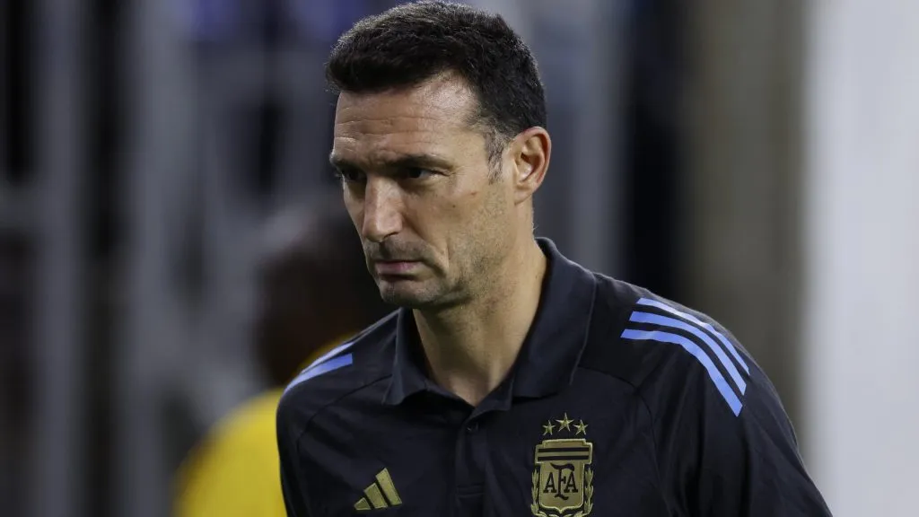 Lionel Scaloni no quedó conforme con el rendimiento de Argentina. (Foto: Getty).