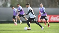 El mediocampista volvió a entrenarse a la par de sus compañeros.